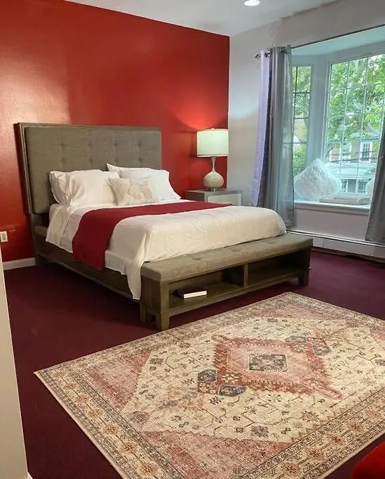 Contacts de Room At The Oasis
